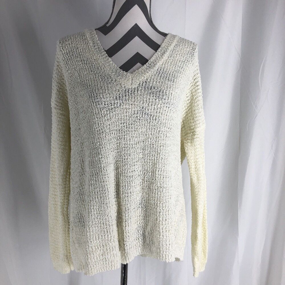 Forever 21 cream crochet sweater Women’s size Medium Back Cut Out V Neck